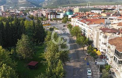 Cadde üzerinde komple satılık bina