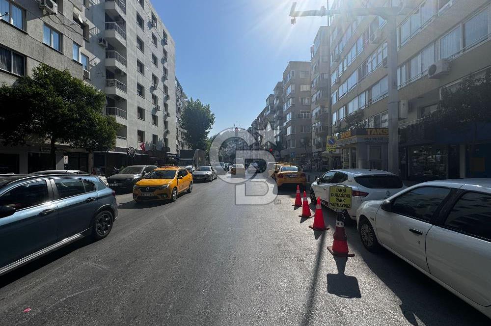 Göztepe'de Cadde Üstü Kurumsal Kiracılı