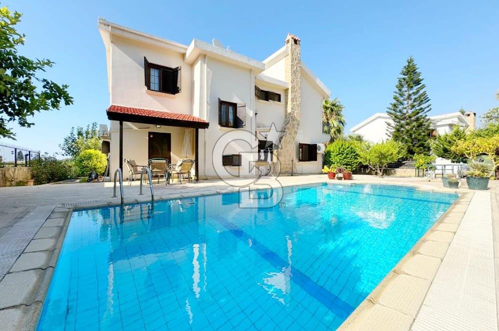 Girne Ozanköyde Özel Havuzlu Ensuite 3+2 Satılık Akdeniz Villası