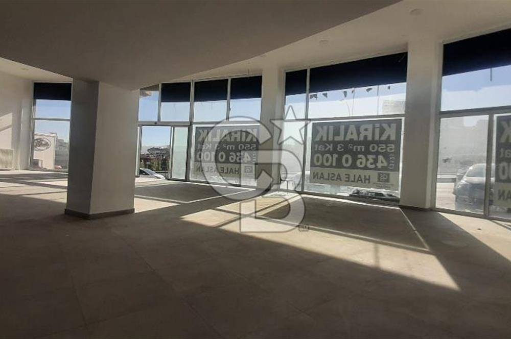 TURAN GÜNEŞ BULVARI 21 m CEPHELİ ÜÇ KATLI 550 m2 KİRALIK MAĞAZA