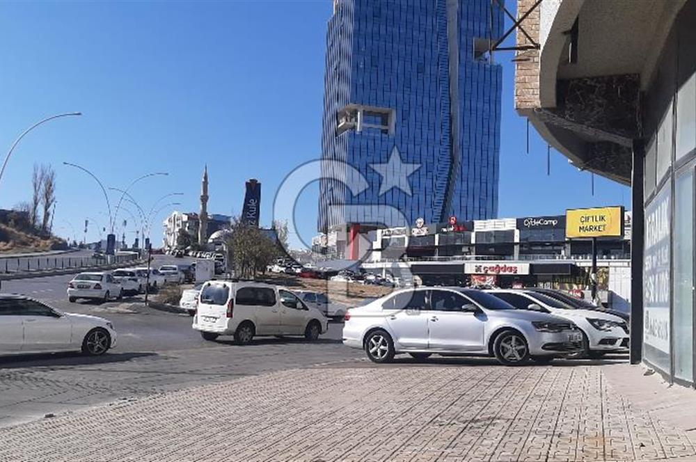 TURAN GÜNEŞ BULVARI 21 m CEPHELİ ÜÇ KATLI 550 m2 KİRALIK MAĞAZA