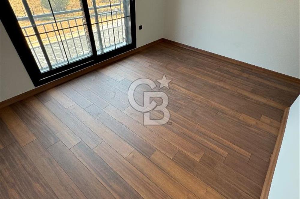 Urla'da 4+1 240 m2 Çelik Konstrüksiyon Loft Kiralık Sıfır Villa