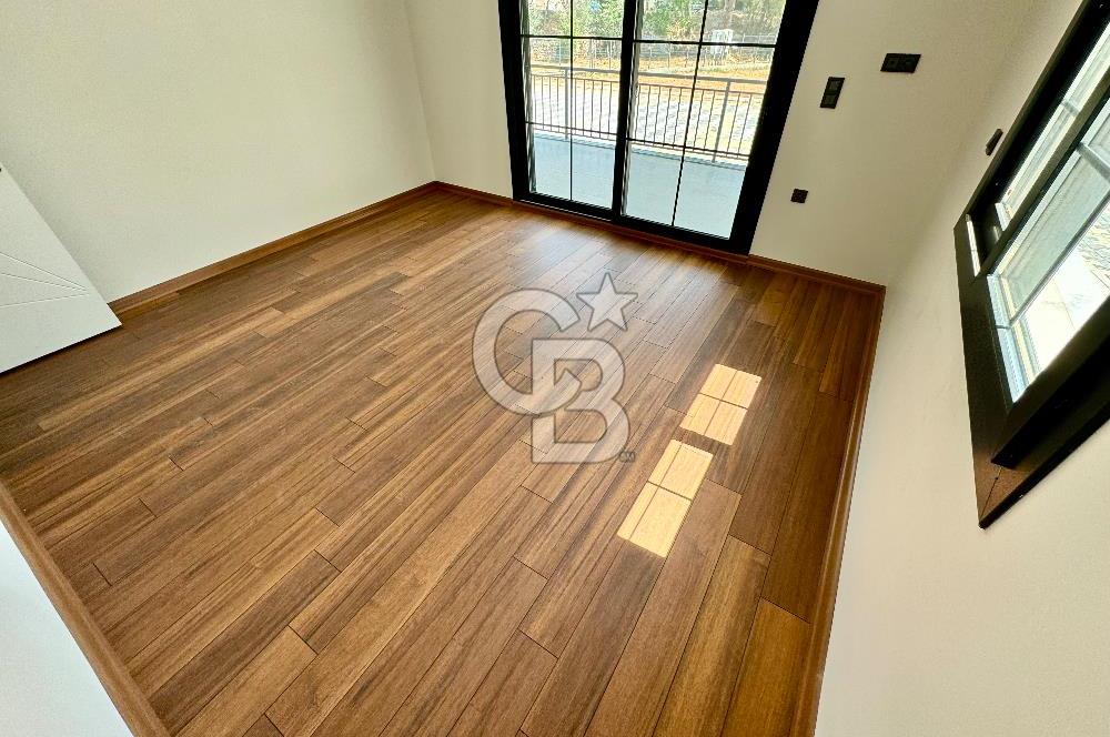 Urla'da 4+1 240 m2 Çelik Konstrüksiyon Loft Kiralık Sıfır Villa