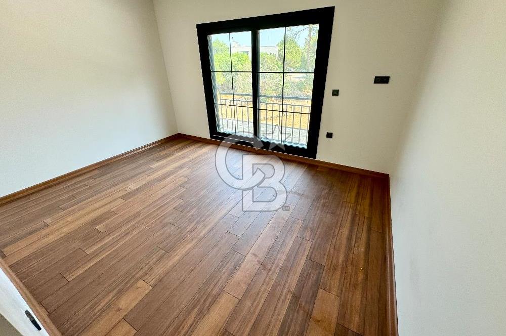 Urla'da 4+1 240 m2 Çelik Konstrüksiyon Loft Kiralık Sıfır Villa