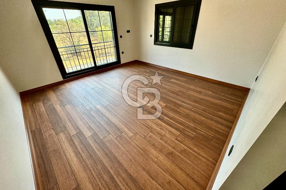 Urla'da 4+1 240 m2 Çelik Konstrüksiyon Loft Kiralık Sıfır Villa