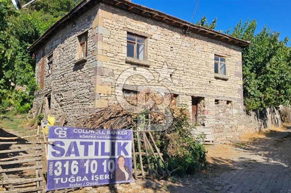 İVRİNDİ’DE SATILIK TAŞ KÖY EVİ