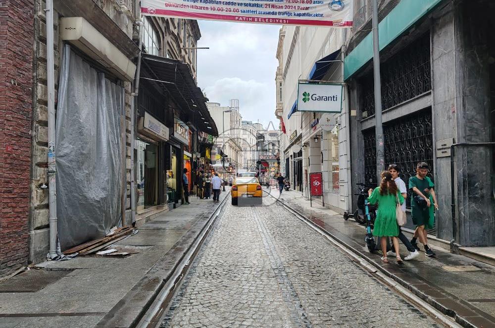 Tarihi Yarımada da Büyük Postane Caddesinde Satılık Komple Bina