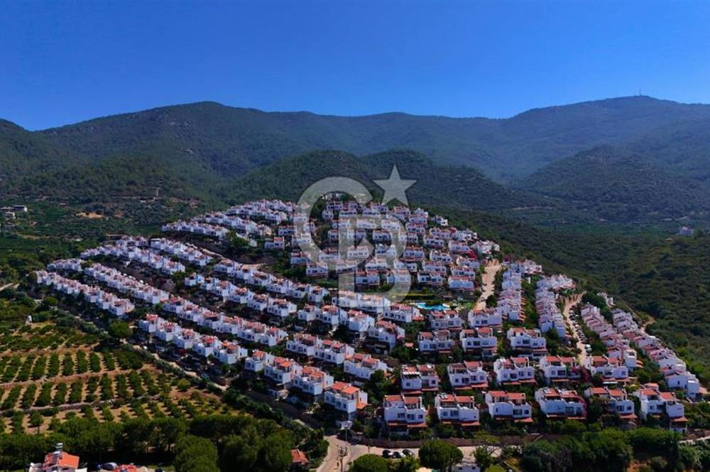 Gümüldür Gümüş Suyu Yakamoz Sitesi'nde Deniz ve Doğa Manzaralı 3+1 Satılık Villa!