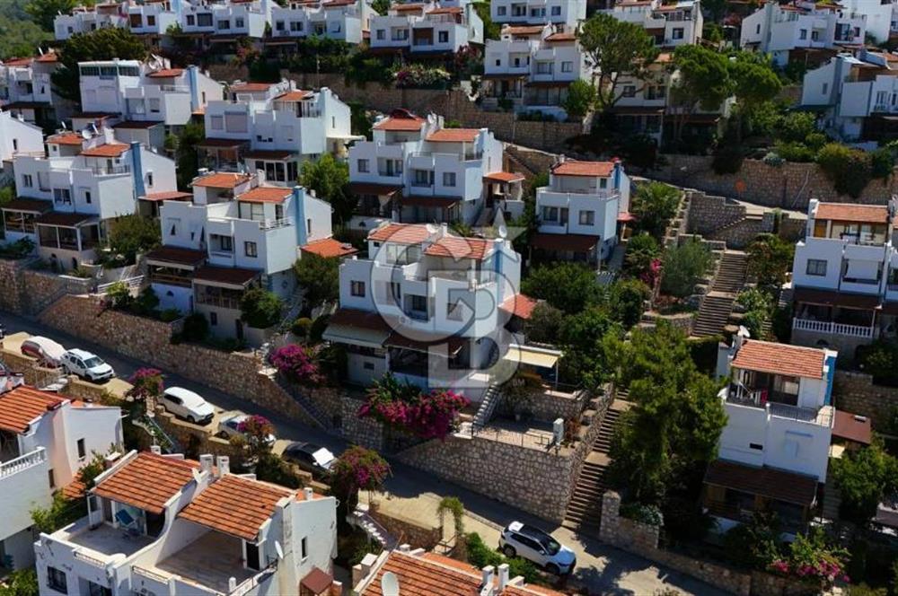 Gümüldür Gümüş Suyu Yakamoz Sitesi'nde Deniz ve Doğa Manzaralı 3+1 Satılık Villa!