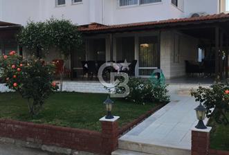 Çeşme Ovacık Sağlıkçılar Sitesinde Özel Plajlı Satılık Villa