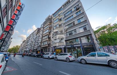 Şişli Abidei Hürriyet Caddesi Üzerinde Satılık 3+1 190m2 Daire