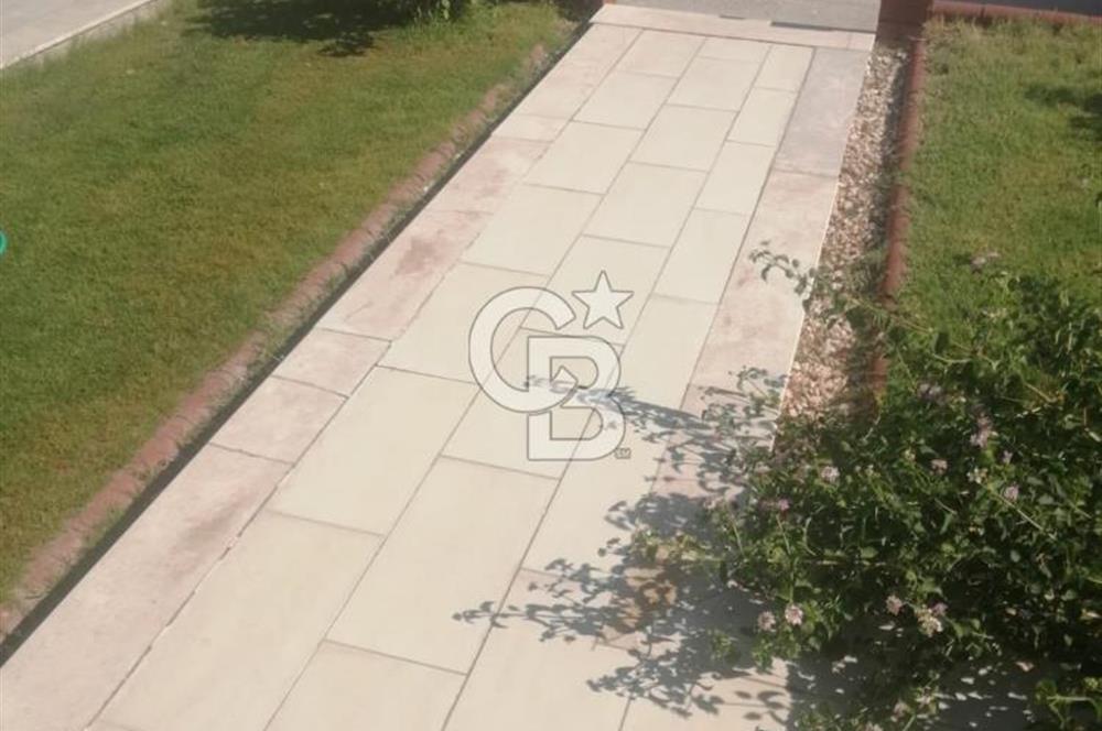 Çeşme Ovacık Sağlıkçılar Sitesinde Özel Plajlı Satılık Villa