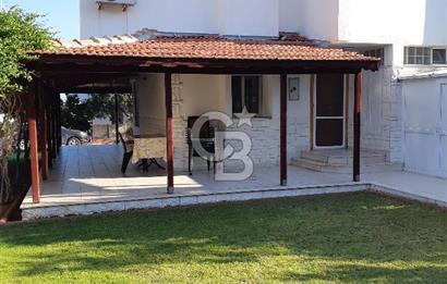 Çeşme Ovacık Sağlıkçılar Sitesinde Özel Plajlı Satılık Villa