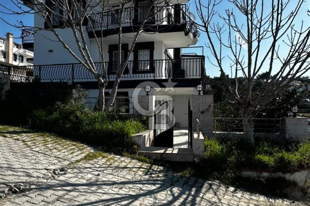 Kuşadası Panoramik Deniz Manzaralı 6+2 Forleks Satılık Villa