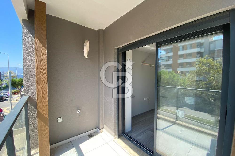 GİRNE BULVARINDA BOSTANLI YALIYA 3. PARSEL SATILIK 2+1 DAİRE