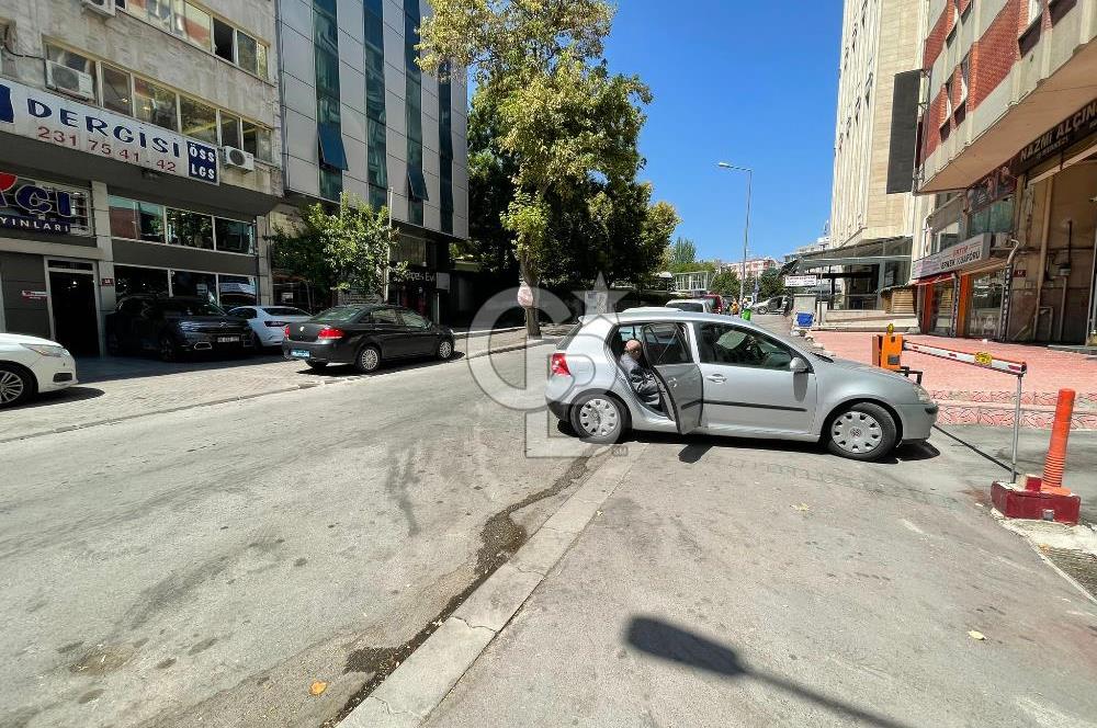 Emlak İş Yeri Satılık Büro & Ofis Ankara Çankaya Sıhhiye/Zafer Korkutreis Mah. Favori İlanlarım Favori Aramalarım Size Özel İlanlar Karşılaştır SIHHİYE DEMİRTEPE METRO YAKINI ASANSÖRLÜ SATILIK 2+1 OFİS