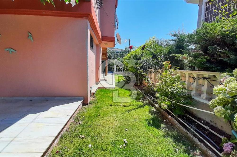 Alaçatı Göbene'de Satılık Müstakil Villa