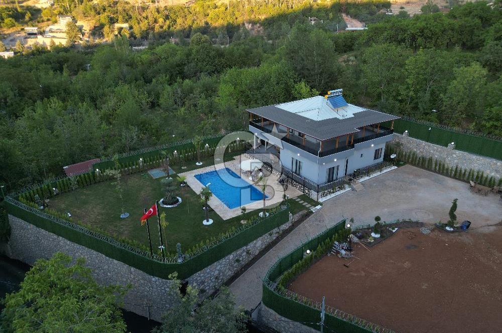 COLDWELL BANKER'den GÜNDÜZBEY de HAVUZLU SATILIK PREMİUM VİLLA