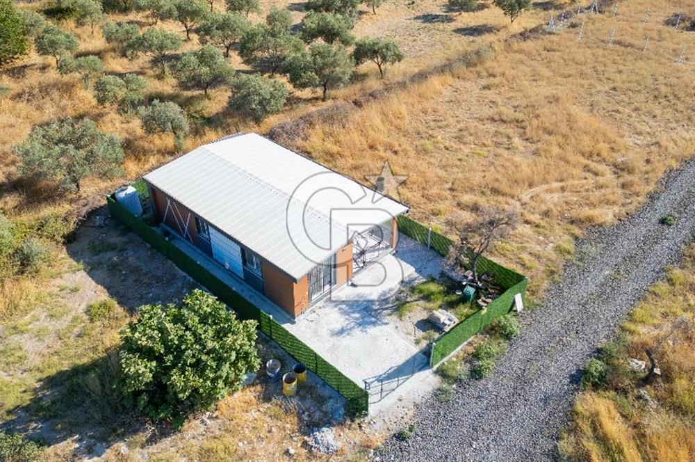 Foça Kozbeylide Satılık 2+1 Prefabrik Ev ve Tarla