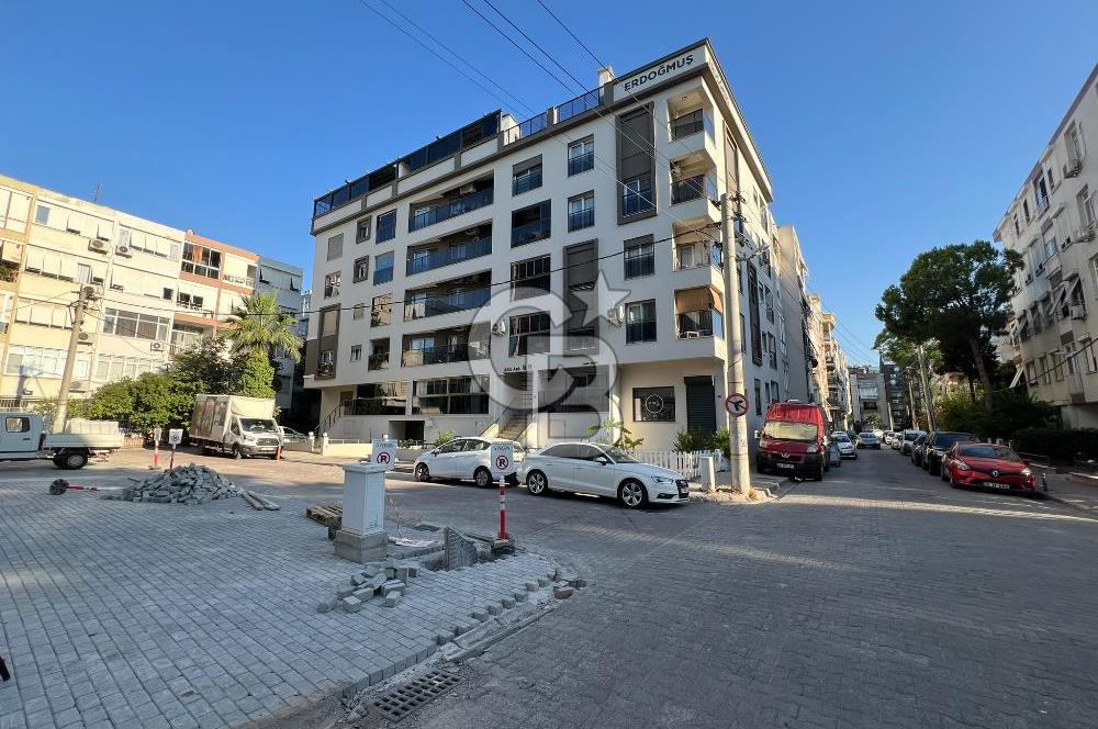 Karşıyaka Girne Bulvarı Palmiye Sokakta Satılık Eşyalı 1+1 Daire