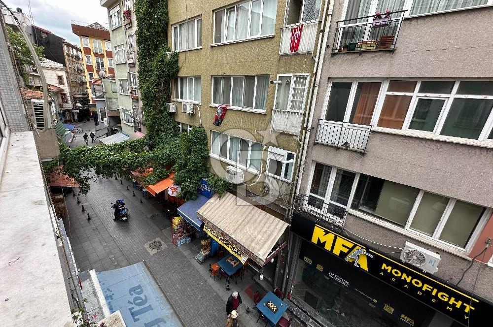 Kadıköy Osmanağa'da Camiye Rıhtıma Anayola Çok Yakın Büro