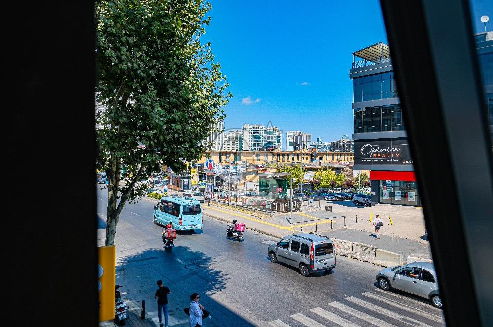 ÜMRANİYE ALEMDAĞ CADDESİ ÜZERİNDE PRESTİJLİ SATILIK PLAZA