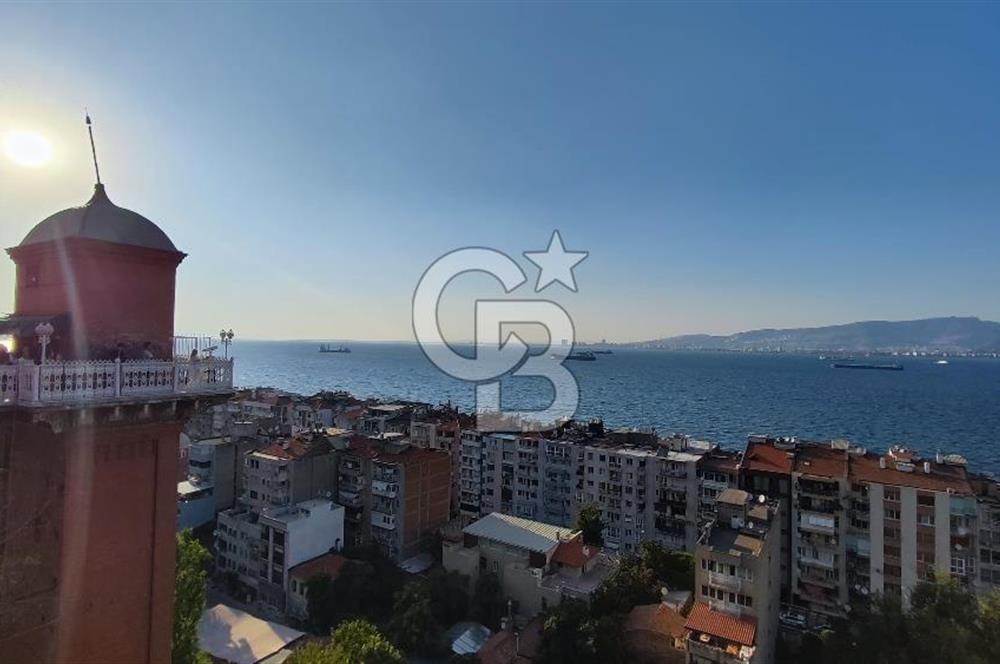 DENİZ MANZARALI TARİHİ ASANSÖR SOKAĞINDA SATILIK DAİRE