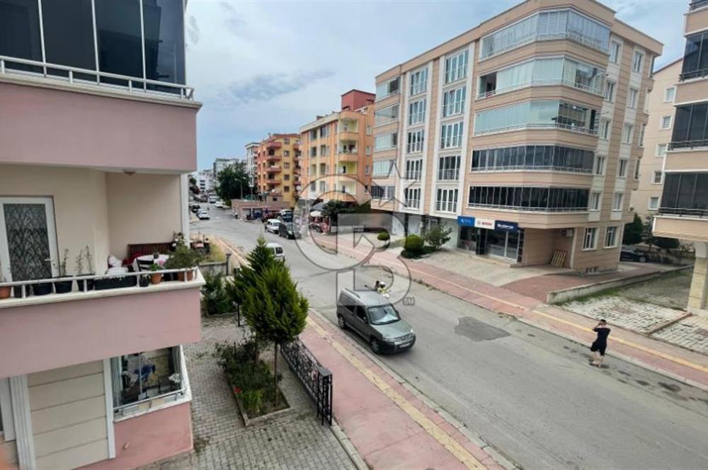 ATAKENT MAHALLESİNDE TRAMVAYA CEPHE GENİŞ LÜKS SATILIK 1+1