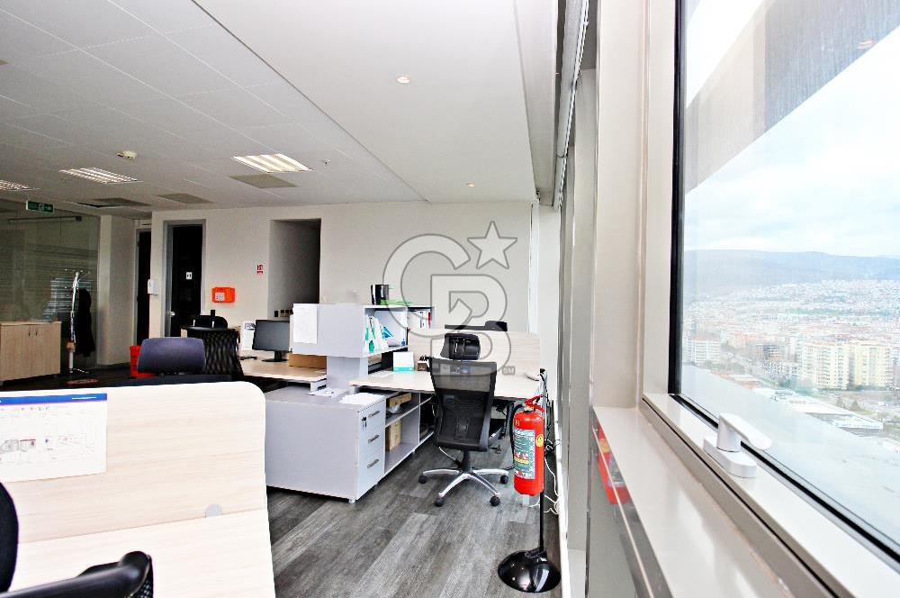 Eylem Keskin'den Bayraklı Tower'da 142 m2 Kiralık Muhteşem Ofis