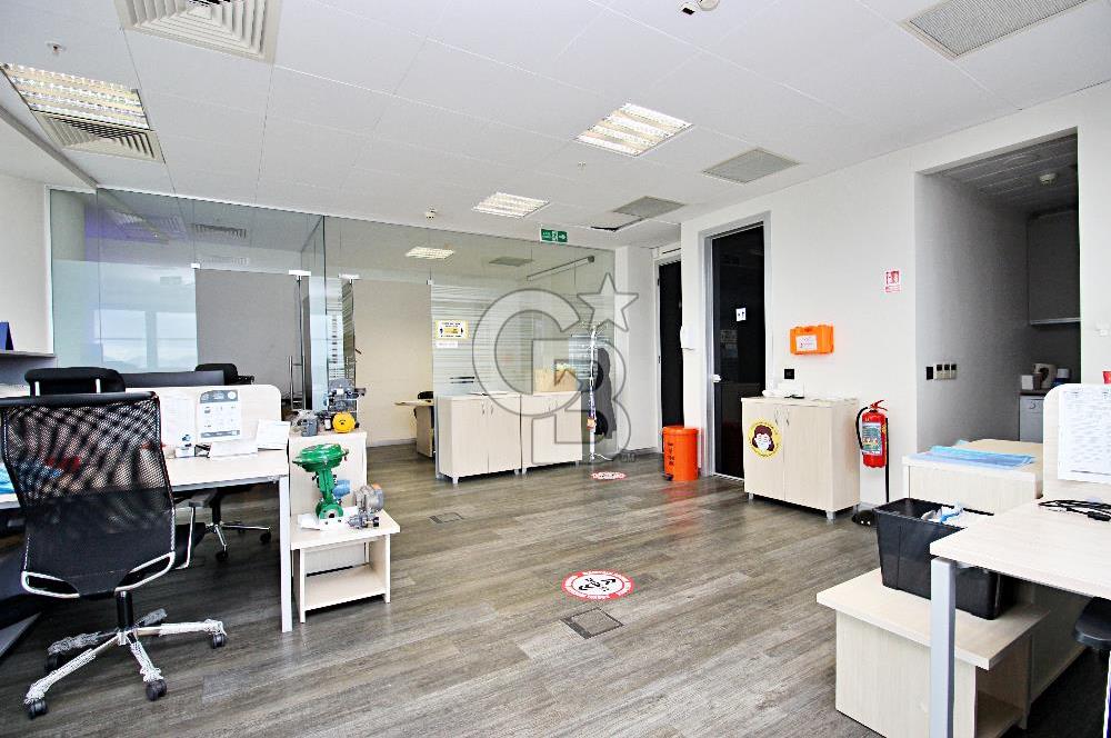 Eylem Keskin'den Bayraklı Tower'da 142 m2 Kiralık Muhteşem Ofis