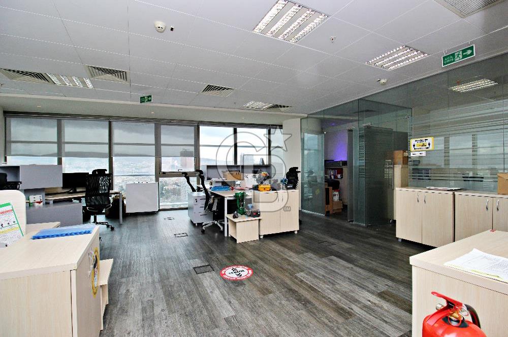 Eylem Keskin'den Bayraklı Tower'da 142 m2 Kiralık Muhteşem Ofis