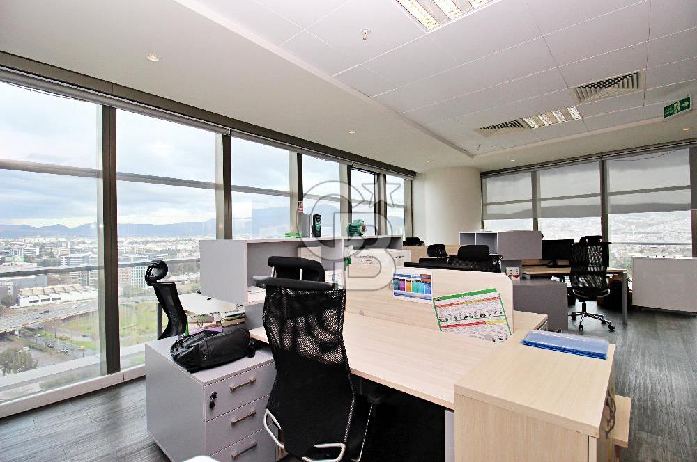 Eylem Keskin'den Bayraklı Tower'da 142 m2 Kiralık Muhteşem Ofis