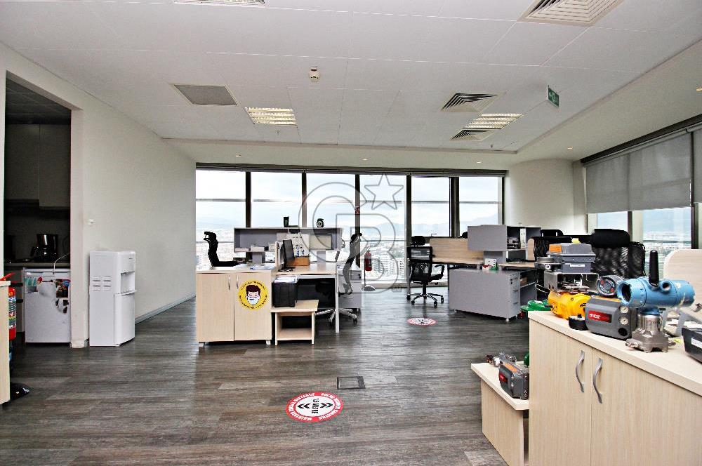 Eylem Keskin'den Bayraklı Tower'da 142 m2 Kiralık Muhteşem Ofis