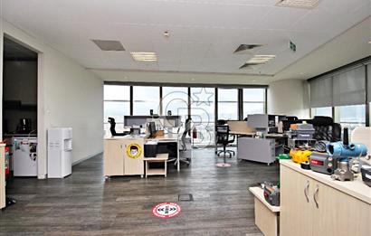 Eylem Keskin'den Bayraklı Tower'da 142 m2 Kiralık Muhteşem Ofis