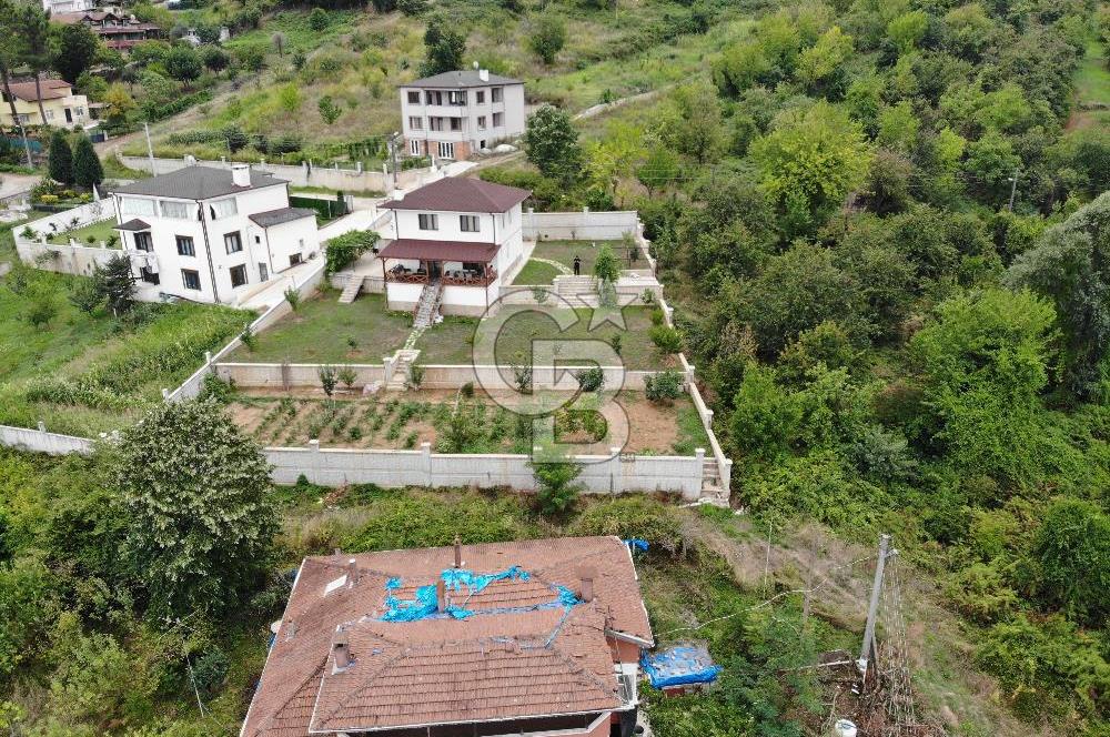 Kartepe Balabanda 1265 m2 İçinde Körfez Manzaralı Satılık Villa