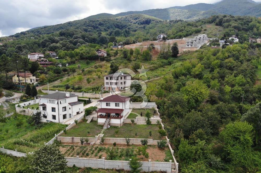 Kartepe Balabanda 1265 m2 İçinde Körfez Manzaralı Satılık Villa