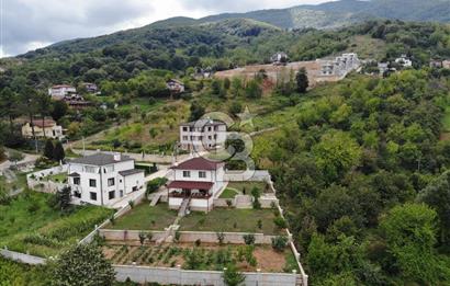 Kartepe Balabanda 1265 m2 İçinde Körfez Manzaralı Satılık Villa