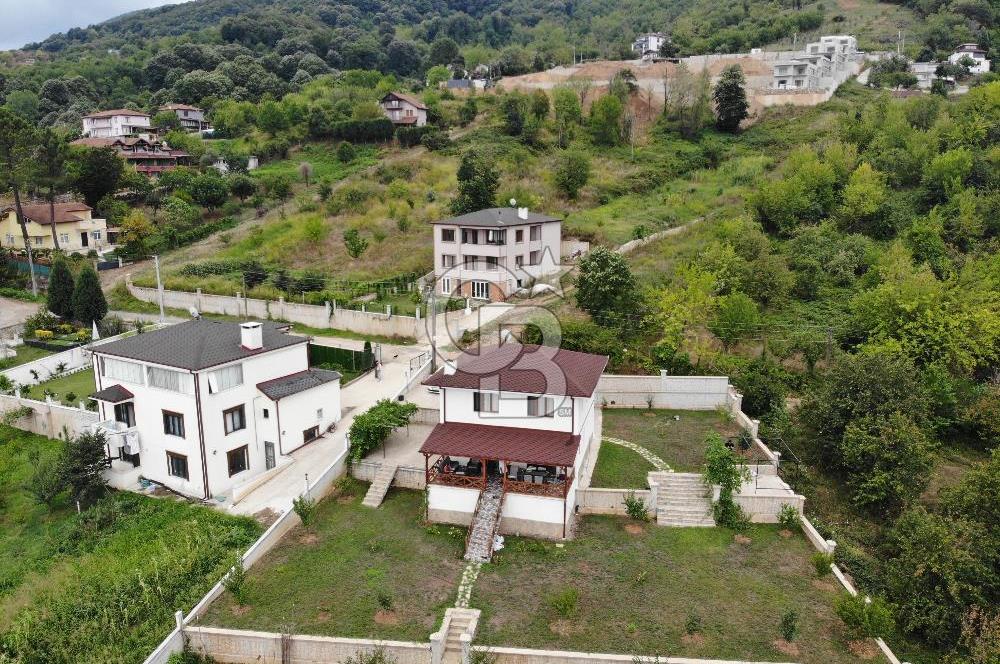 Kartepe Balabanda 1265 m2 İçinde Körfez Manzaralı Satılık Villa