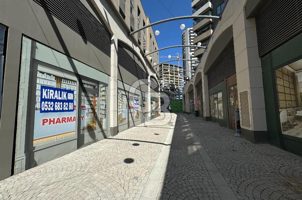 Tahincioğlu Nidapark'da Bacalı Ön Kullanımlı Kiralık Dükkan