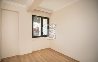 Foça Yenibağarası'nda Asansörlü Apartmanda Satılık 1+1 Daire