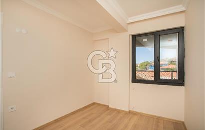 Foça Yenibağarası'nda Asansörlü Apartmanda Satılık 1+1 Daire