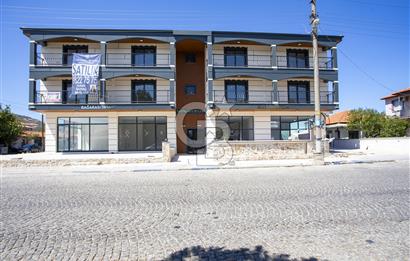 Foça Yenibağarası'nda Asansörlü Apartmanda Satılık 1+1 Daire