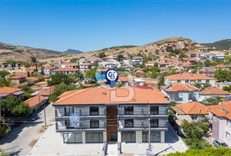 Foça Yenibağarası'nda Asansörlü Apartmanda Satılık 1+1 Daire