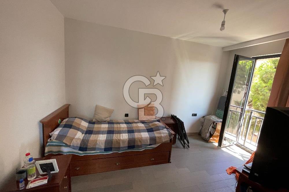 Acıbadem Konaklarında Deniz Manzaralı Balkonlu 70 M2 2+1 Daire