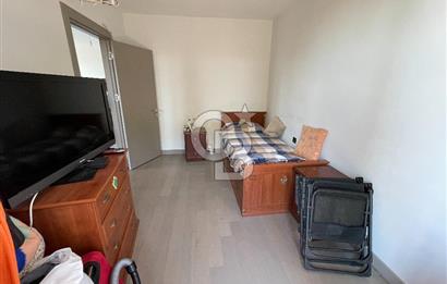 Acıbadem Konaklarında Deniz Manzaralı Balkonlu 70 M2 2+1 Daire