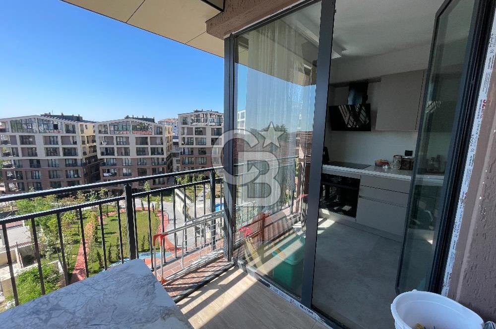 Acıbadem Konaklarında Deniz Manzaralı Balkonlu 70 M2 2+1 Daire