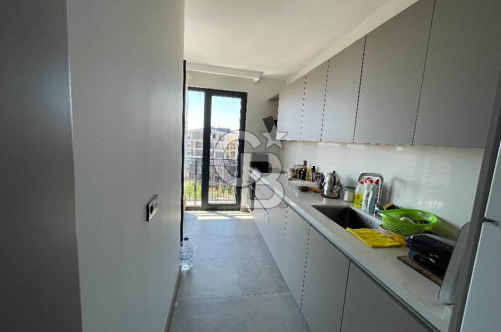 Acıbadem Konaklarında Deniz Manzaralı Balkonlu 70 M2 2+1 Daire