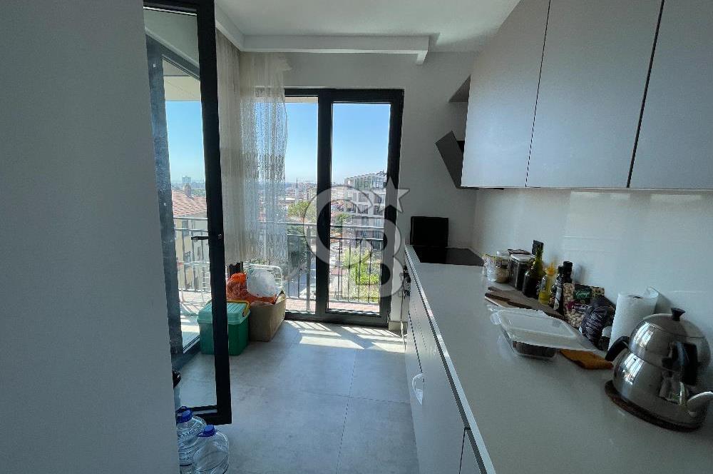 Acıbadem Konaklarında Deniz Manzaralı Balkonlu 70 M2 2+1 Daire