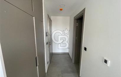 Acıbadem Konaklarında Deniz Manzaralı Balkonlu 70 M2 2+1 Daire