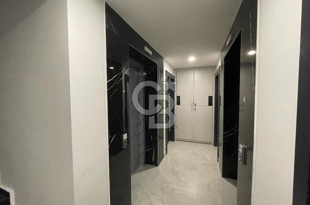 Acıbadem Konaklarında Deniz Manzaralı Balkonlu 70 M2 2+1 Daire